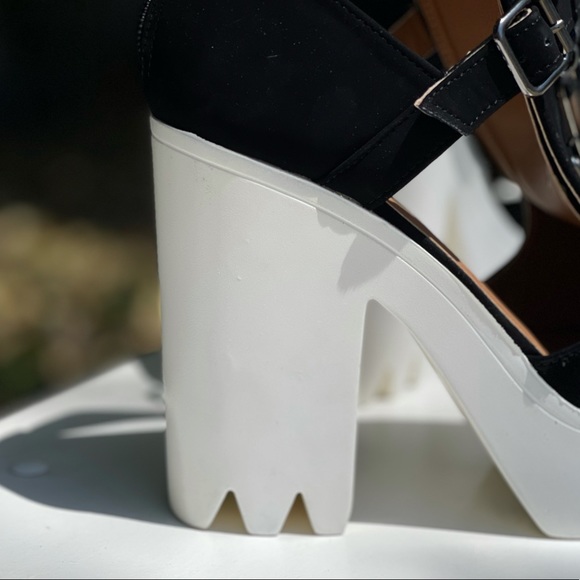 Qupid CRANK Black Lace Up Lug Sole Ultra Platform Bootie Heel Sandals - Picture 7 of 11